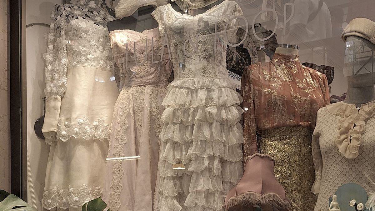 8 Best Vintage Designer Dresses for Women 2025