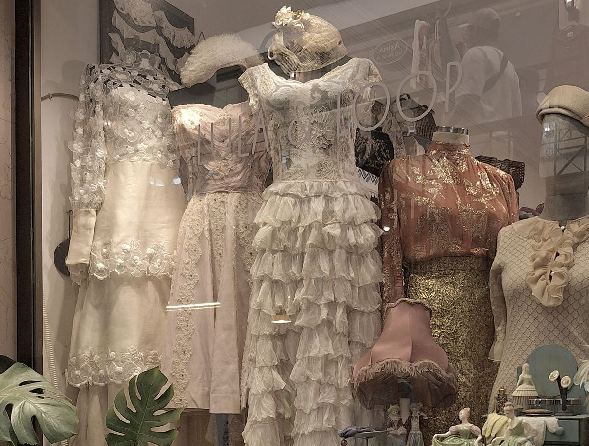 8 Best Vintage Designer Dresses for Women 2025